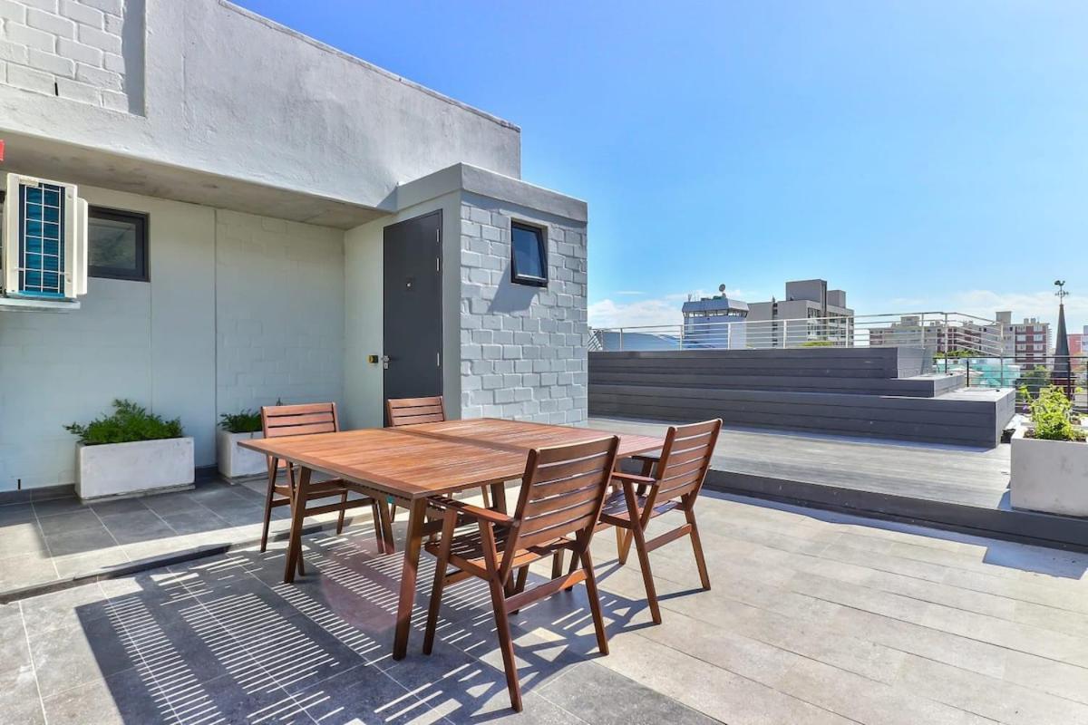 Couples Retreat, Central, Promenade, Night Life! Apartment Cape Town