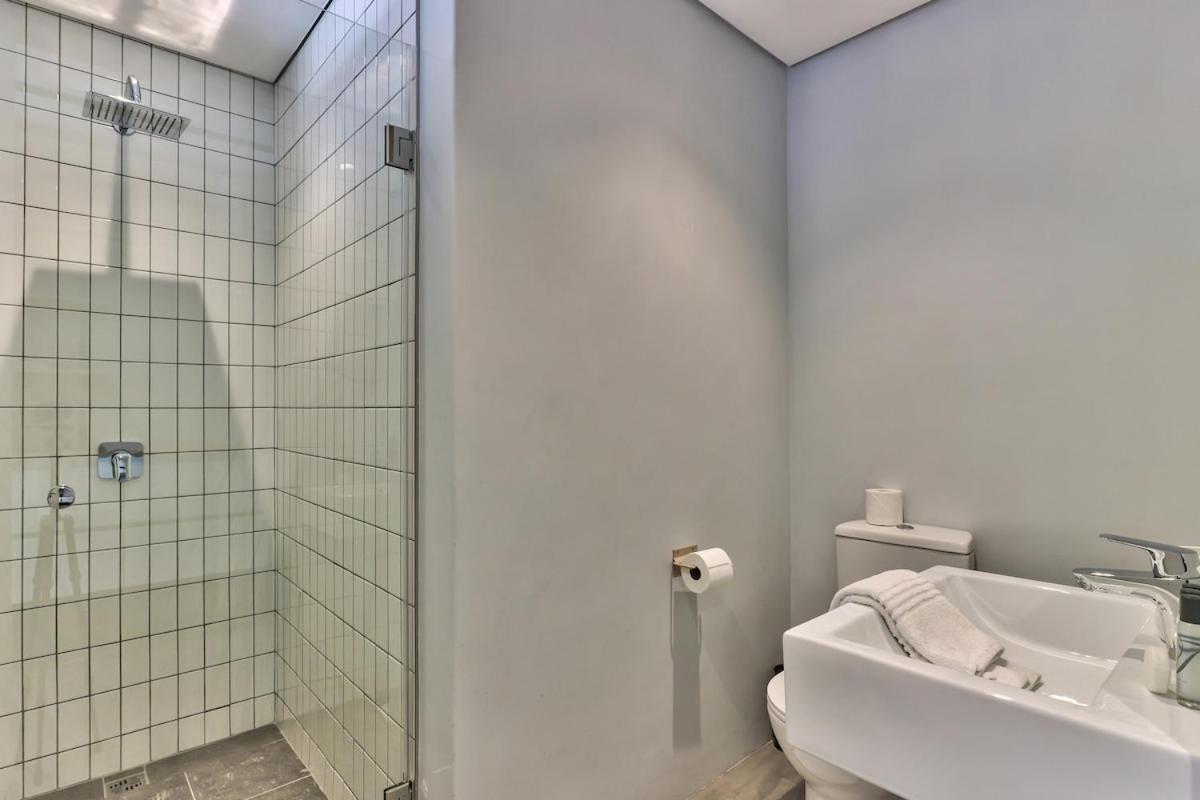 Couples Retreat, Central, Promenade, Night Life! Apartment