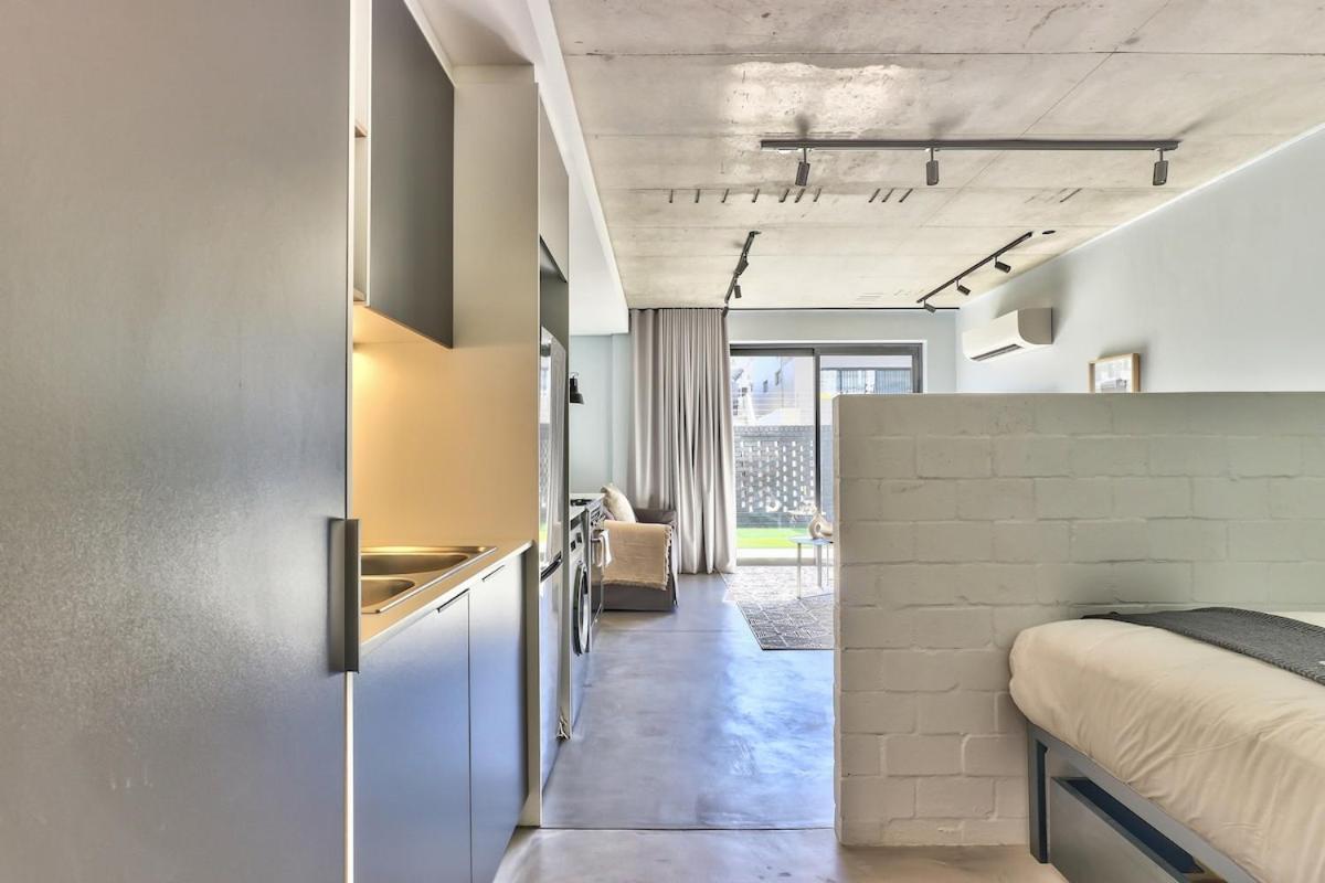 Couples Retreat, Central, Promenade, Night Life! Apartment *