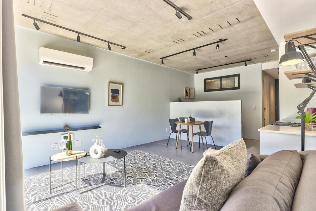 Couples Retreat, Central, Promenade, Night Life! Apartment Cape Town