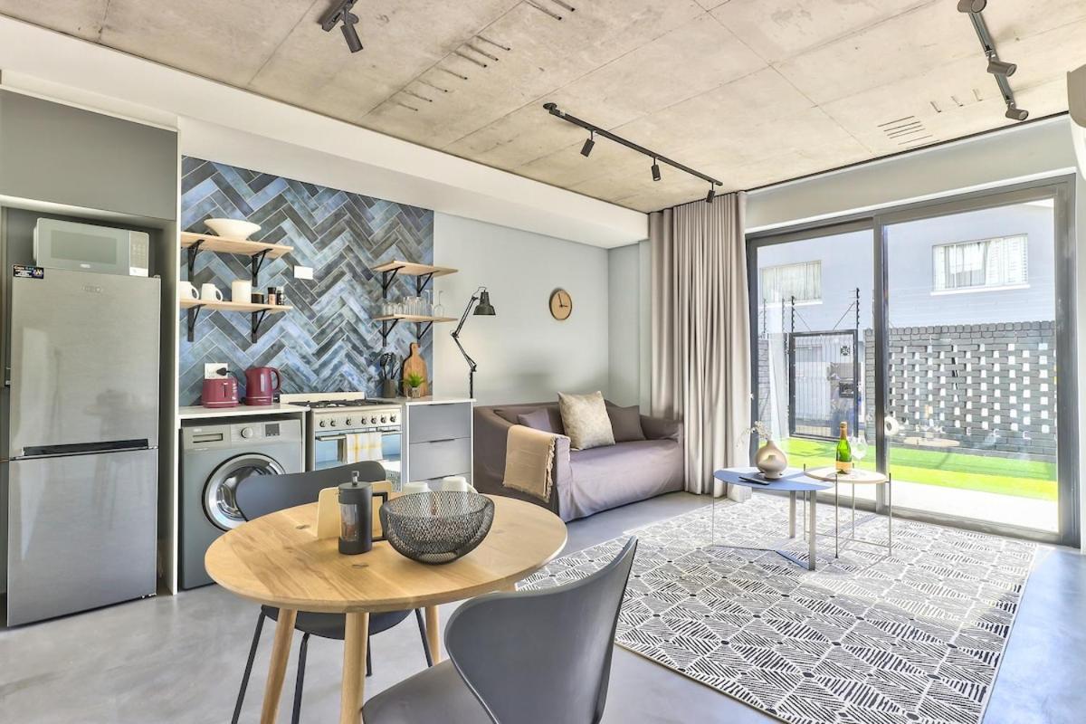 Apartment Couples Retreat, Central, Promenade, Night Life! Cape Town