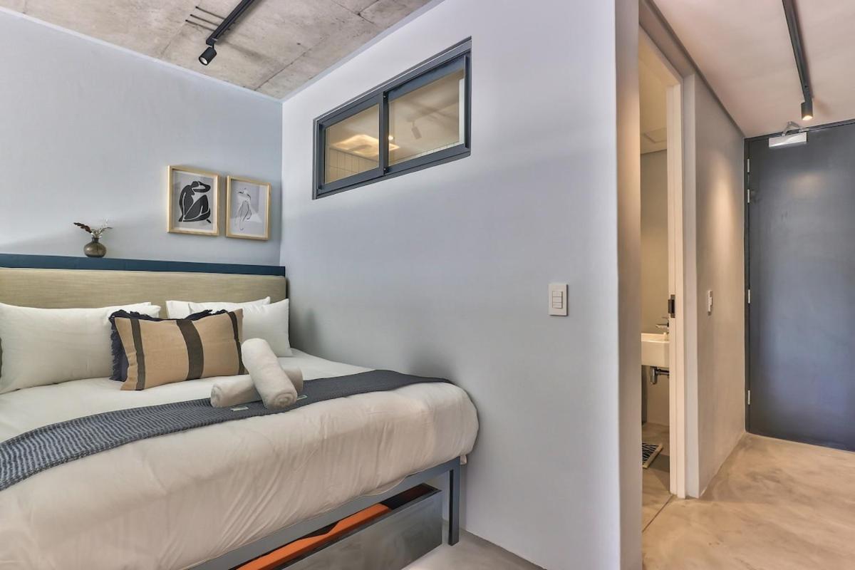 Couples Retreat, Central, Promenade, Night Life! Apartment *