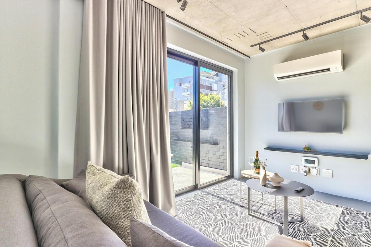 Couples Retreat, Central, Promenade, Night Life! Apartment Cape Town