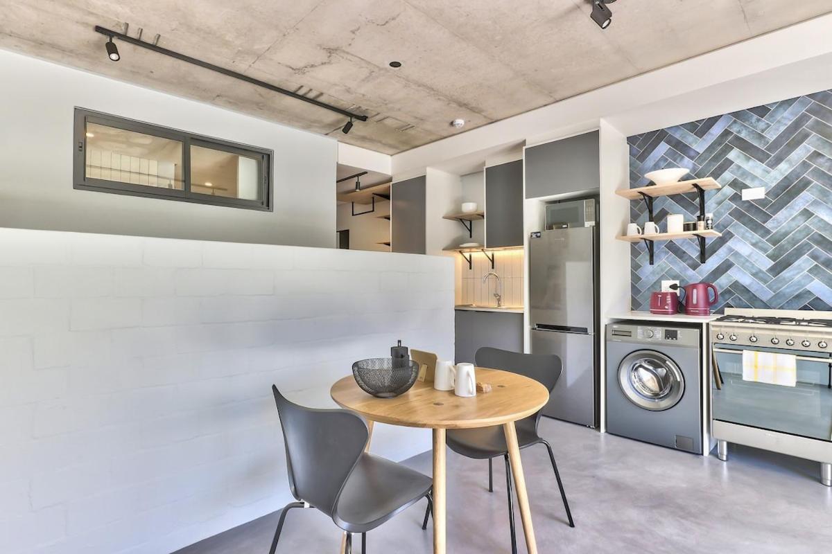 Apartment Couples Retreat, Central, Promenade, Night Life!