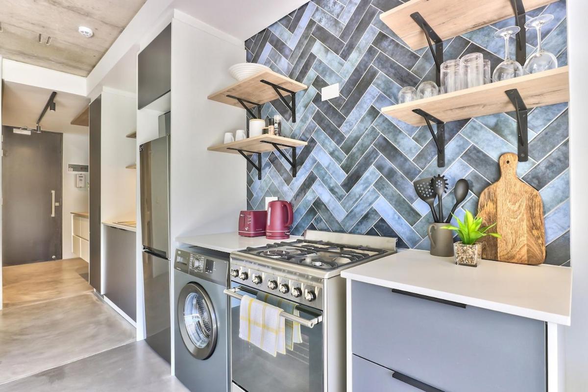 Apartment Couples Retreat, Central, Promenade, Night Life! *